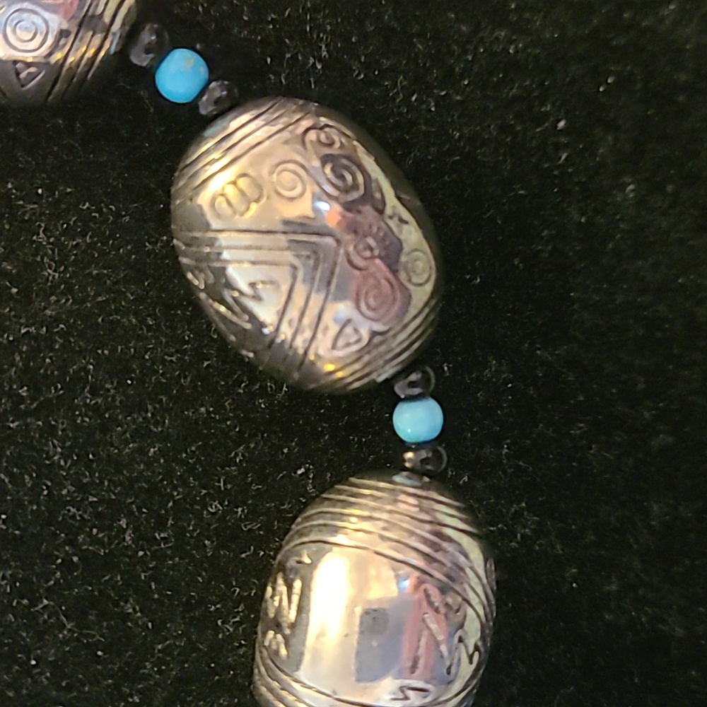 Hand crafted turquoise and silver plated necklace and earring set - Picture 3 of 5